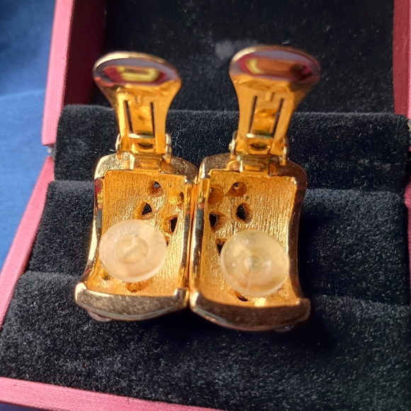 Christian Dior Vintage Clip-on Earrings - Picture 5 of 10